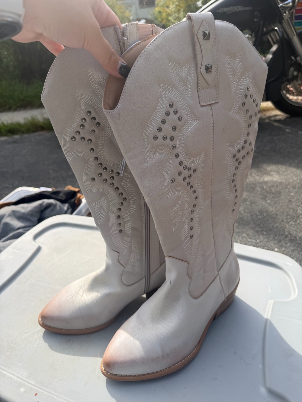 Women’s Studded Western Knee-High Boots – Cream WIDE CALF 9 BRAND NEW